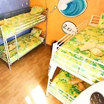 Surf Camp Hostel *